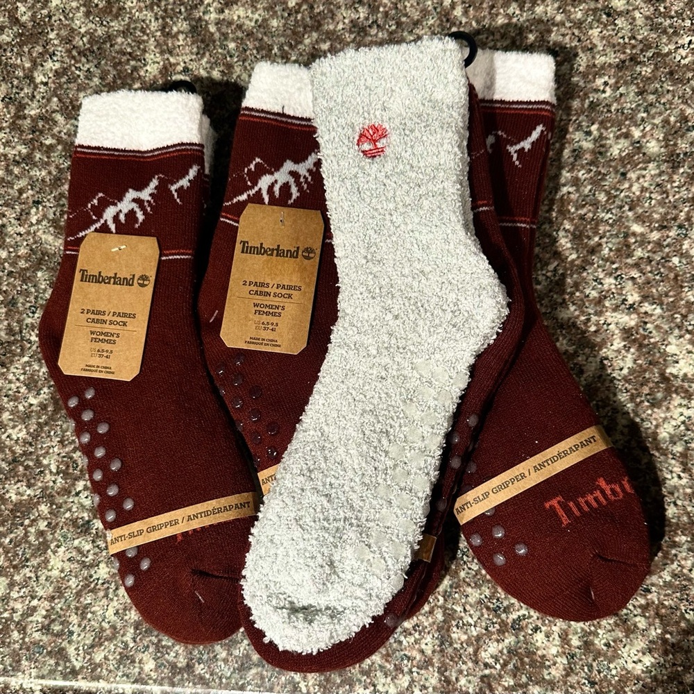 SOLD TIMBERLAND 🌳 2 Pairs Cabin Socks 🧦 Anti-Slip Grippers Cozy Fleece - Picture 1 of 3